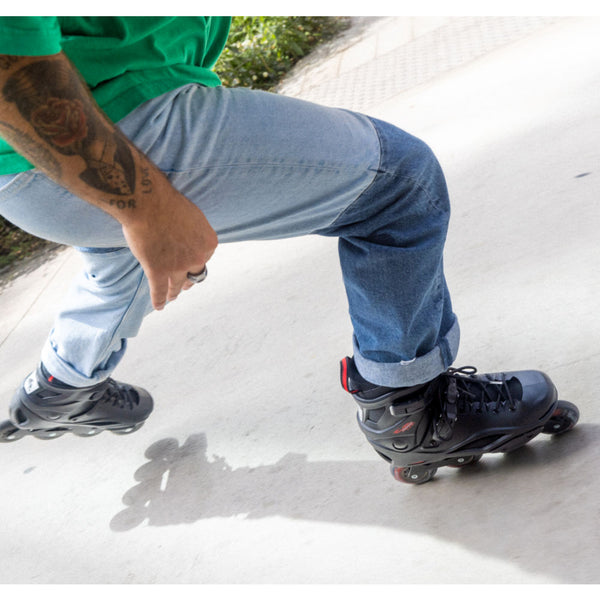 Rollerblade-RB-80-M-Black-Top-Lifestyle-View