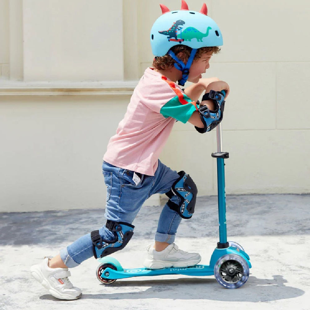 Micro-Mini-Deluxe-LED-Scooter-Little-Boy-Riding-Scooter