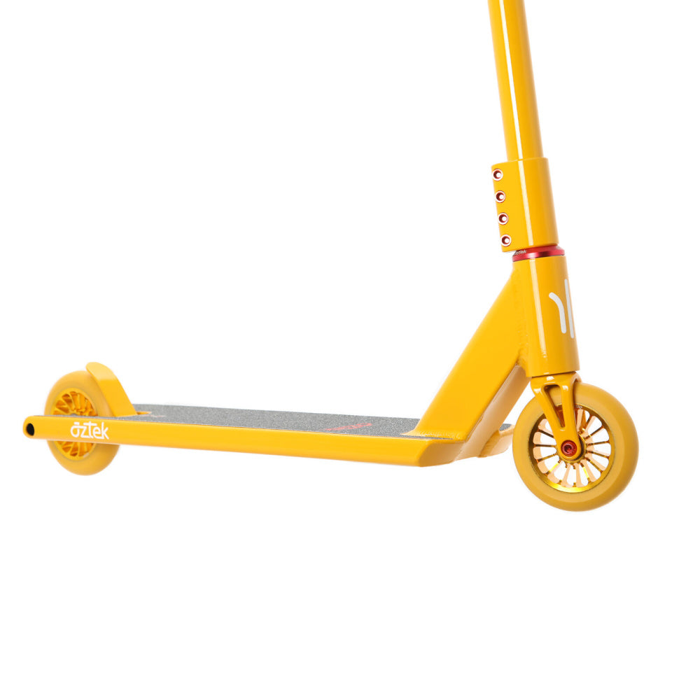 Aztek-Architect-Scooter-Yellow-Close-Up