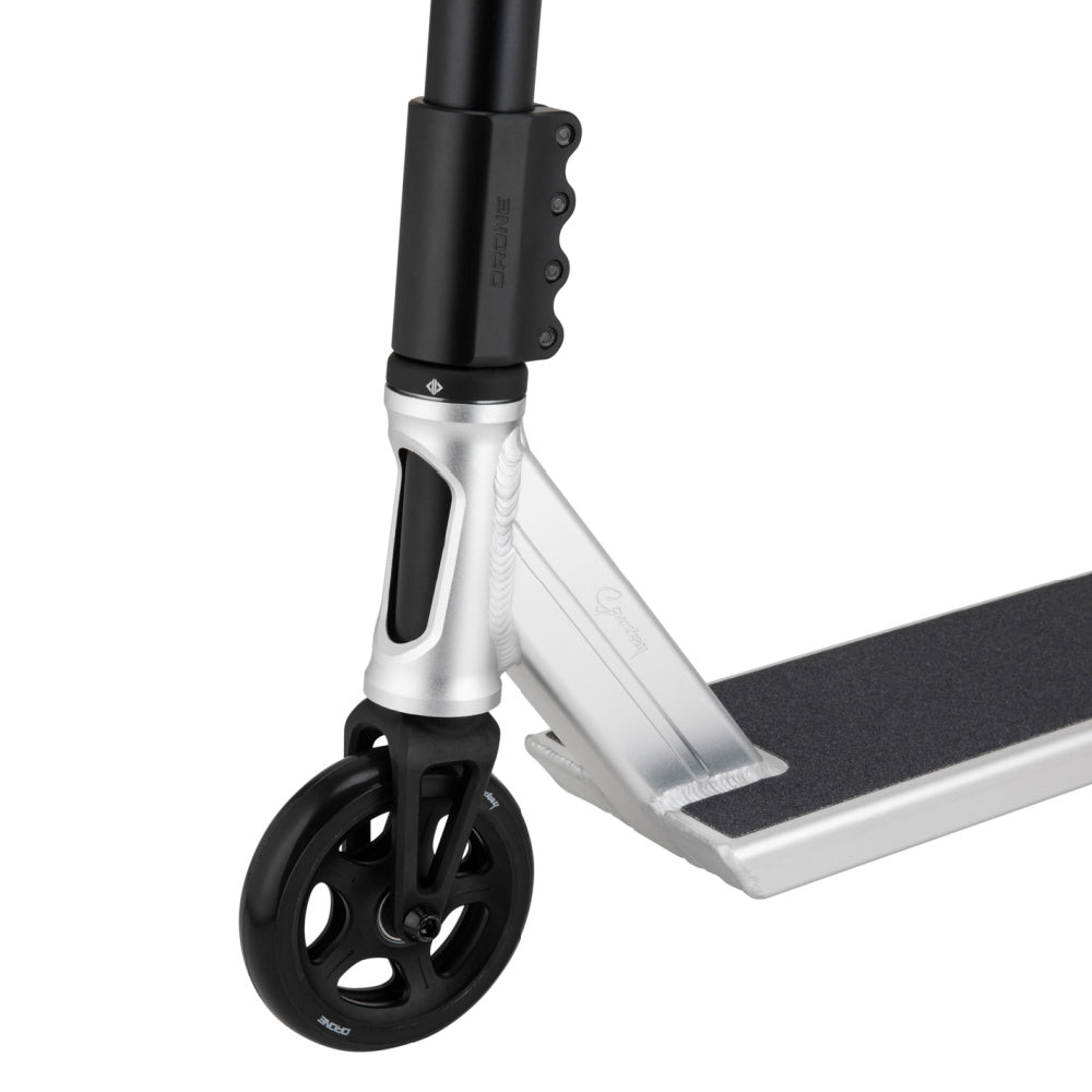 Drone-Element-Kai-Saunders-Saundezy_-Signature-Complete-Scooter-Silver-Close-Up-Front