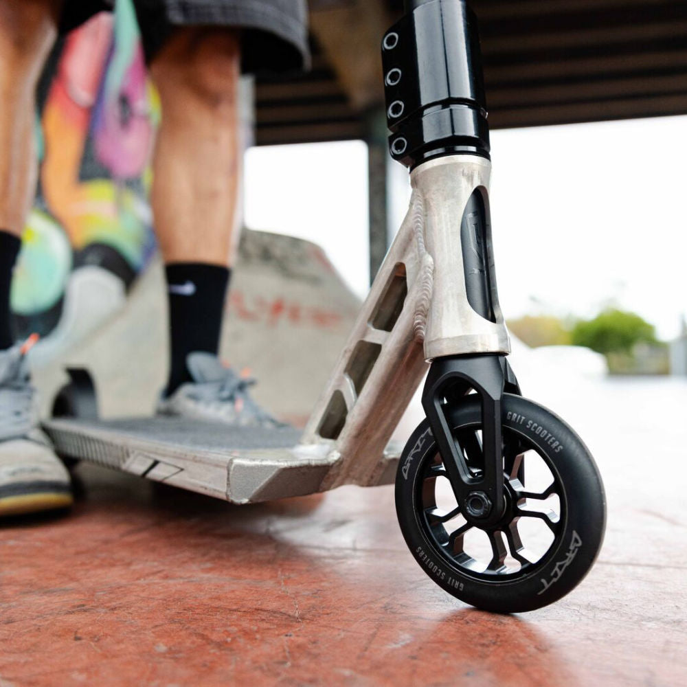 Grit-6.5-Pro-Scooter-Lifestyle-View