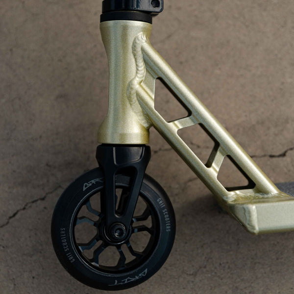 Grit-Fluxx-Stunt-Scooter-Golden-Lifestyle-View