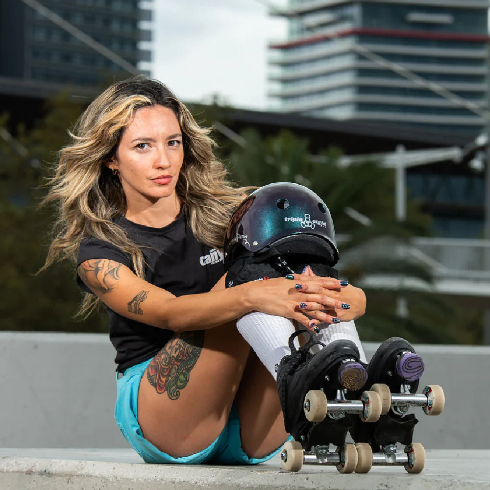 TRIPLE-8-Deep-Cover-Helmet-Barbie-Patin-Lifestyle