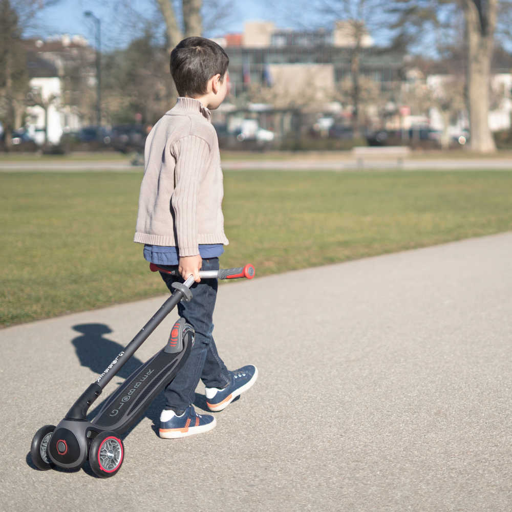 Globber-Master-Lights-Scooter-Boy-Towing-Scooter