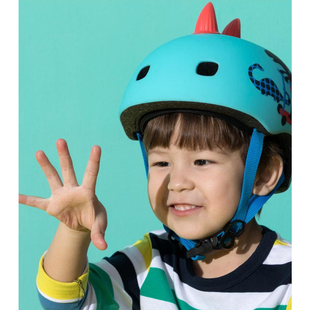 Micro-Helmet-Boy-Wearing-Helmet