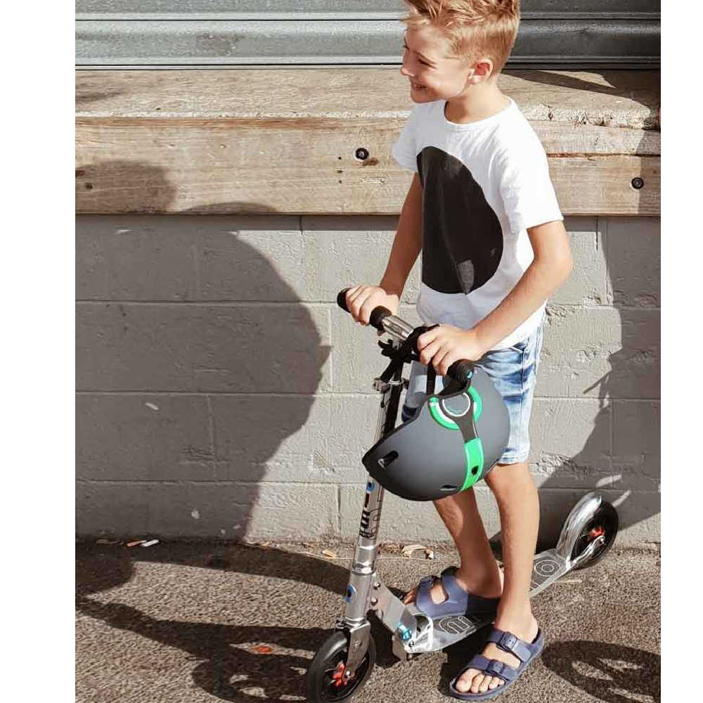Micro-Speed-Deluxe-Scooter-Special-Edition-Boy-With-Scooter-Silver